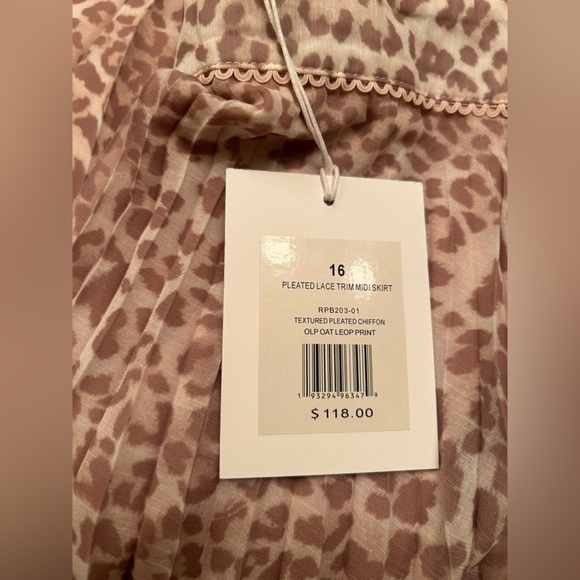 Rachel Parcell Pleated Lace Trim Midi Skirt | Oatmeal Leopard Print / 16 - Picture 4 of 5